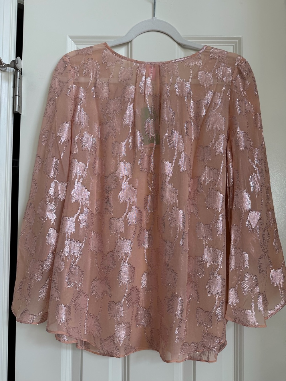 NWT Lilly Pulitzer Beccer Silk Clip Top Sandstone Metallic Palm Tree Size M Pink - Picture 4 of 13
